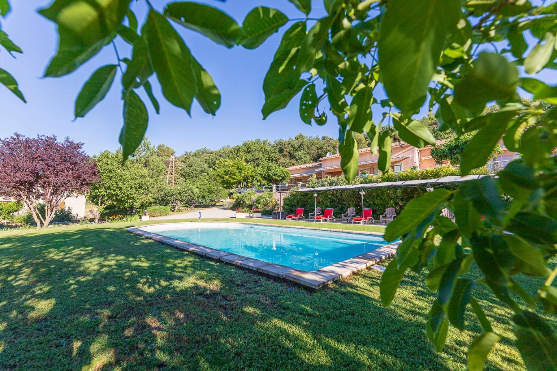 La Bastide Des Roses Bed & Breakfast Saint-Julien-d'Asse Bagian luar foto